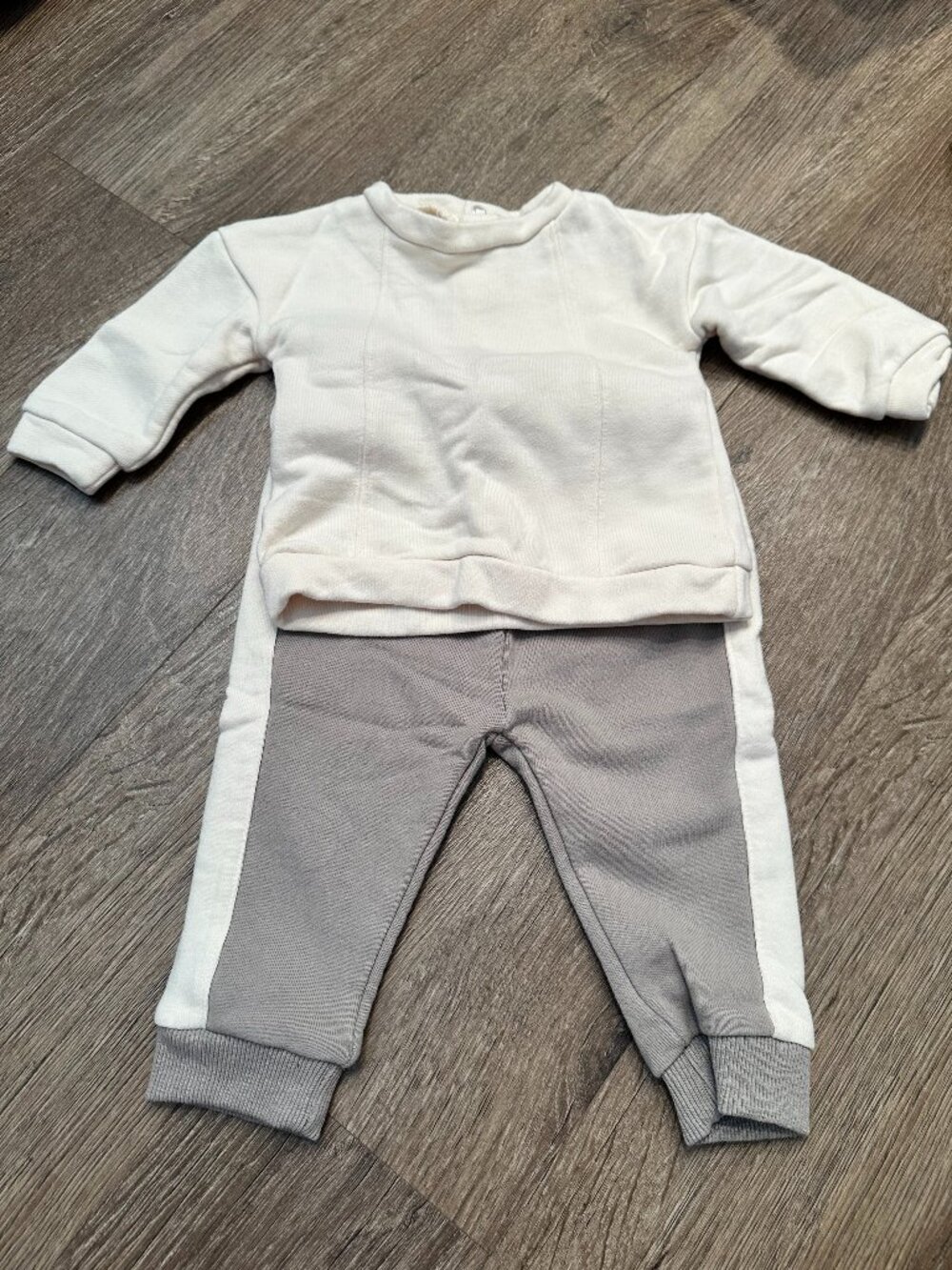 Bloomingdale's Baby Sweatshirt and Pants Set Sz 6-12M - Never Worn!